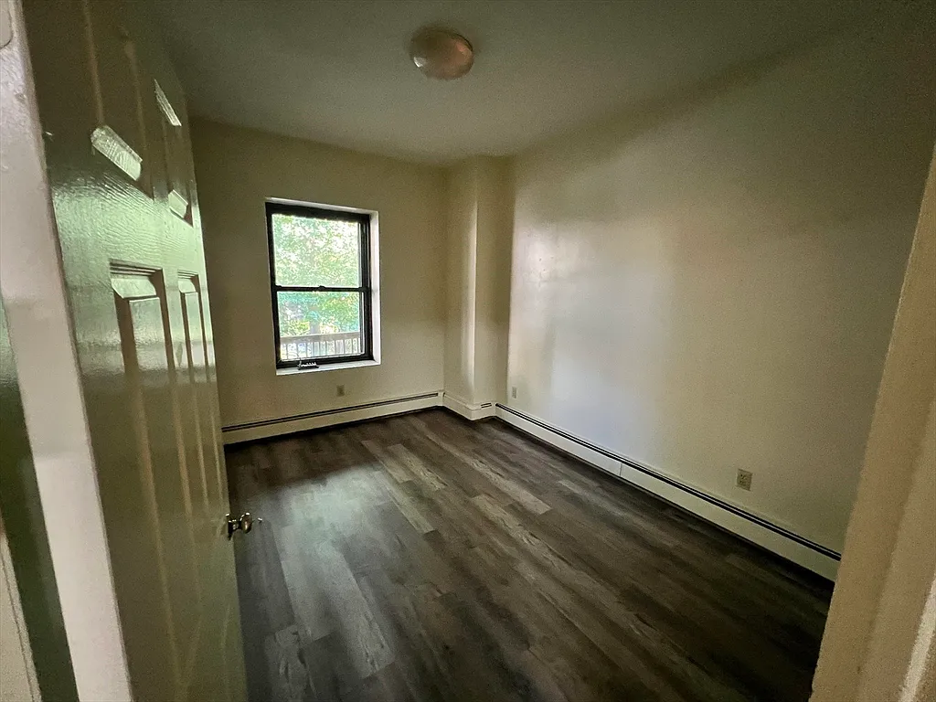 3 bed, 1.5 bath, 1250 sqft, $3,200 — Photo 4