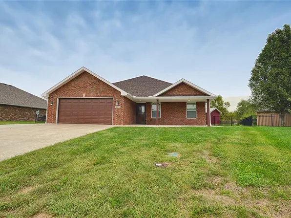 1614 NW Creekland Dr, Grain Valley, MO 64029