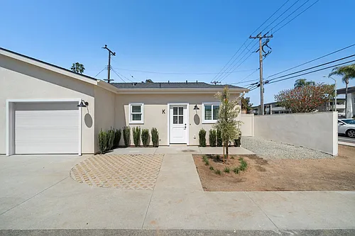 1637 Irvine Ave Photo 1