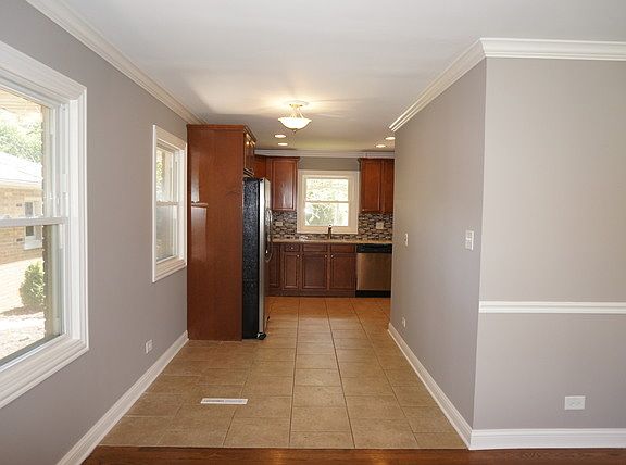 5th image of 665 E 159th Pl