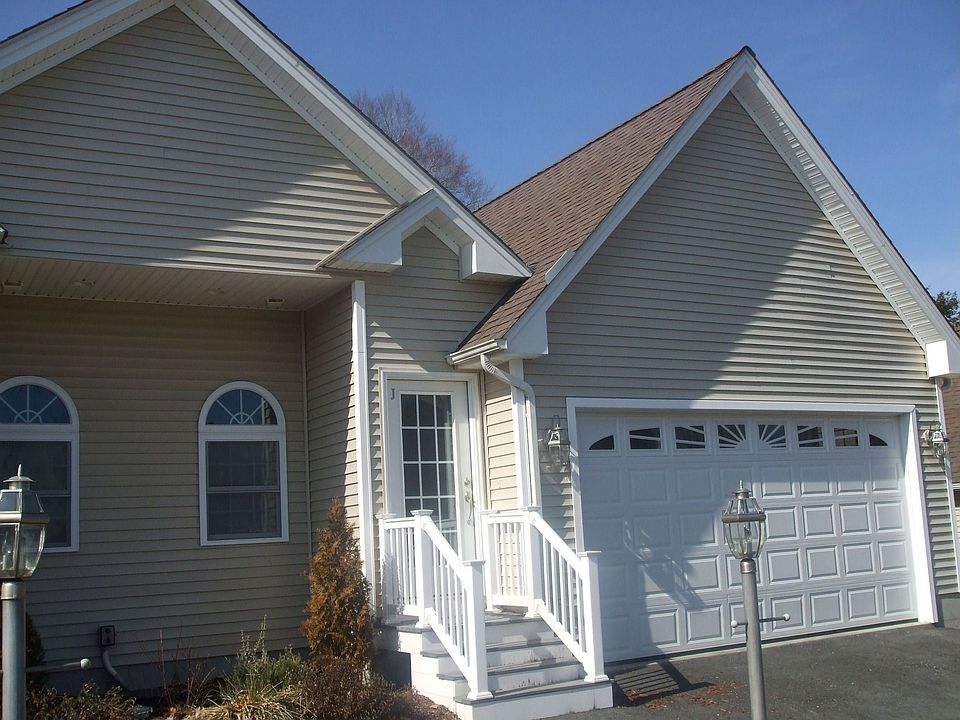 2nd image of 1421 Douglas Ave Unit J