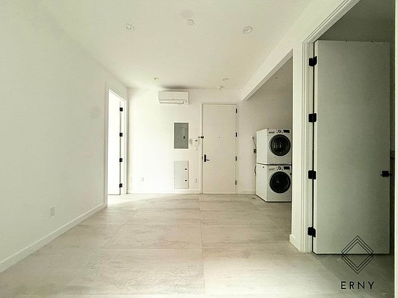 2nd image of 476 Maple St #1C