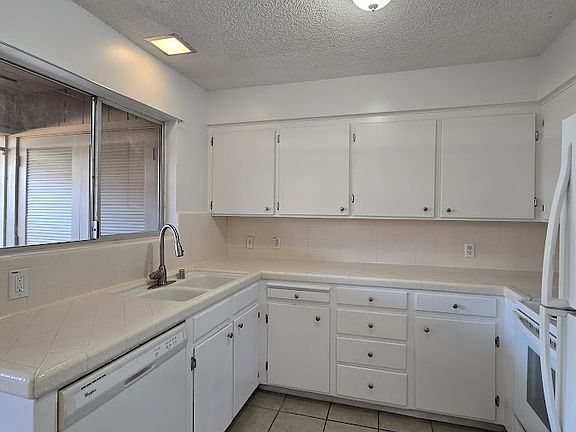 5th image of 3737 N Fruit Ave APT C