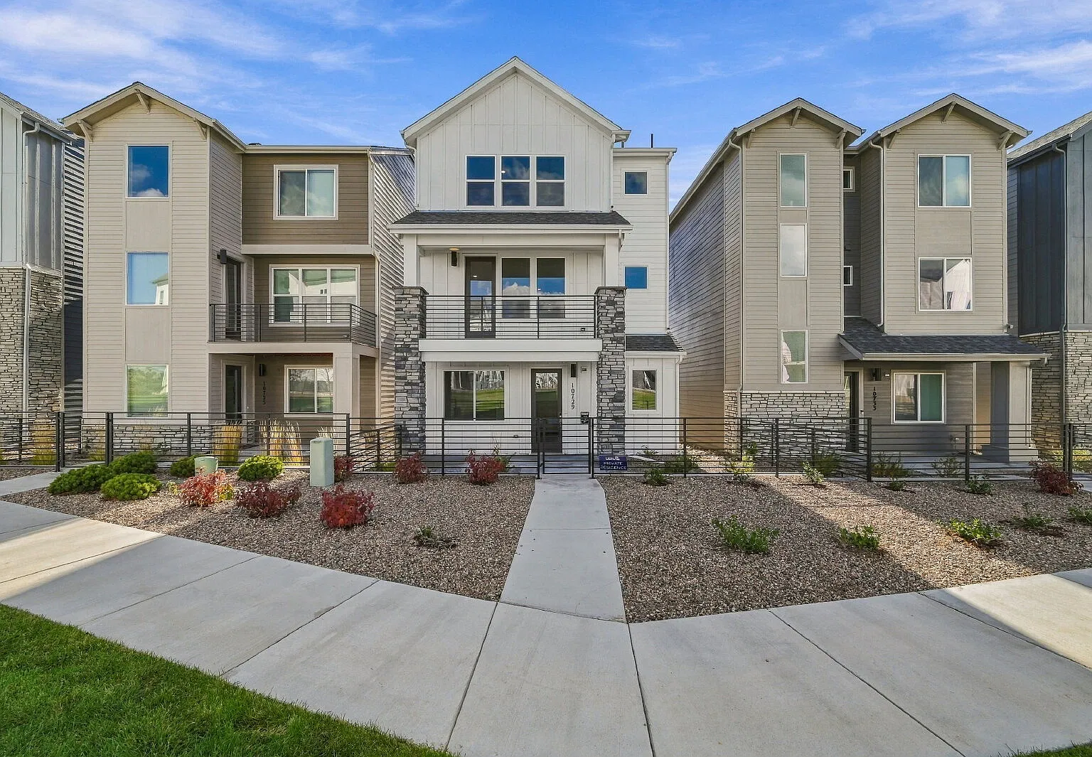 4 bed, 3.0 bath, 2242 sqft, $2,805 — Photo 1