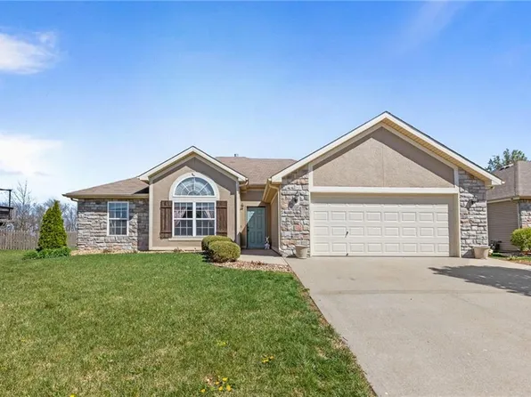 9306 SE 2nd St, Lees Summit, MO 64064