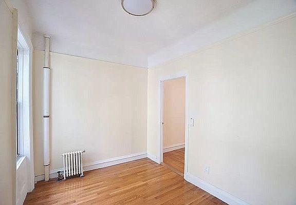 2nd image of 24 Saint Nicholas Pl APT 1C