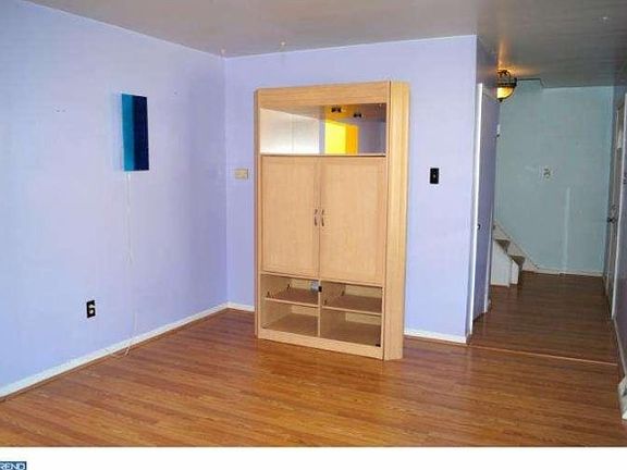 5th image of 422 W 5th Ave