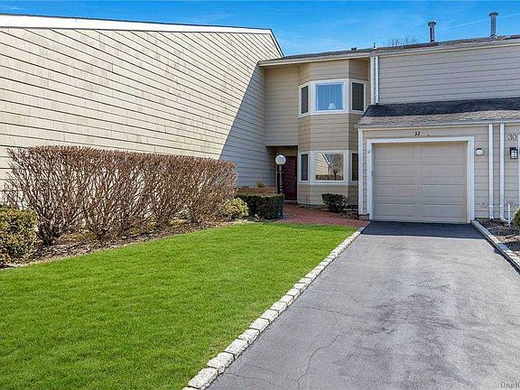 2nd image of 32 Oakmont Ln