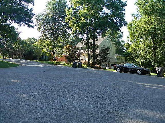 4th image of 1501 Yorkmont Cir