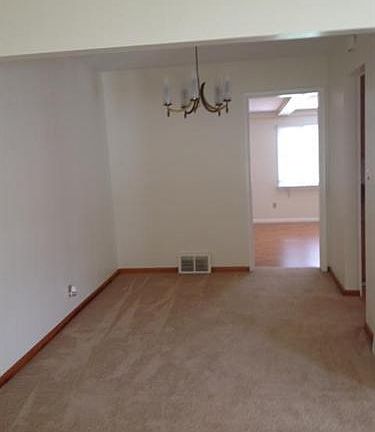 3rd image of 539 Crescent Dr