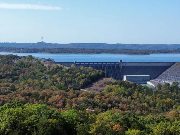 000 Trophy Run Road, Hollister, MO 65672