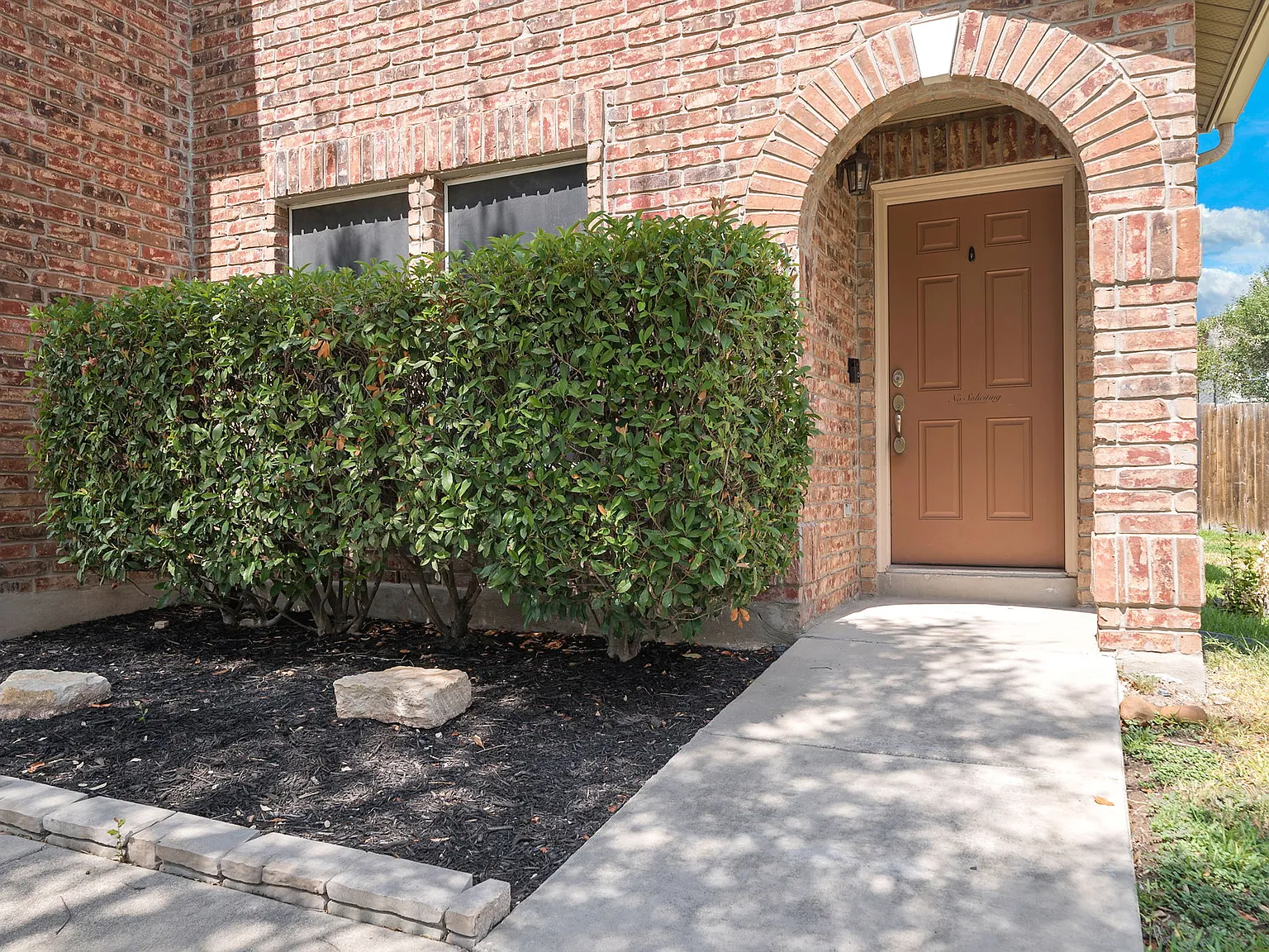 Spacious 4-Bed Home with Fenced Yard and Garage in Cibolo 2,568 Sq Ft of Comfort — Photo 2