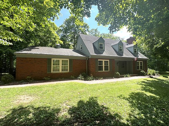 3rd image of 1075 Woodland Ave