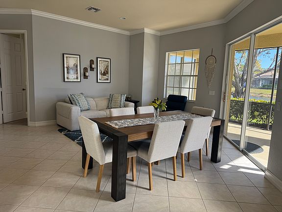 Main living room and dinning.