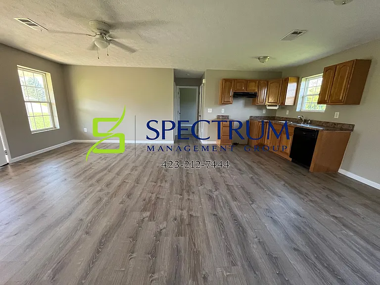 680 Privet Dr — Photo 3