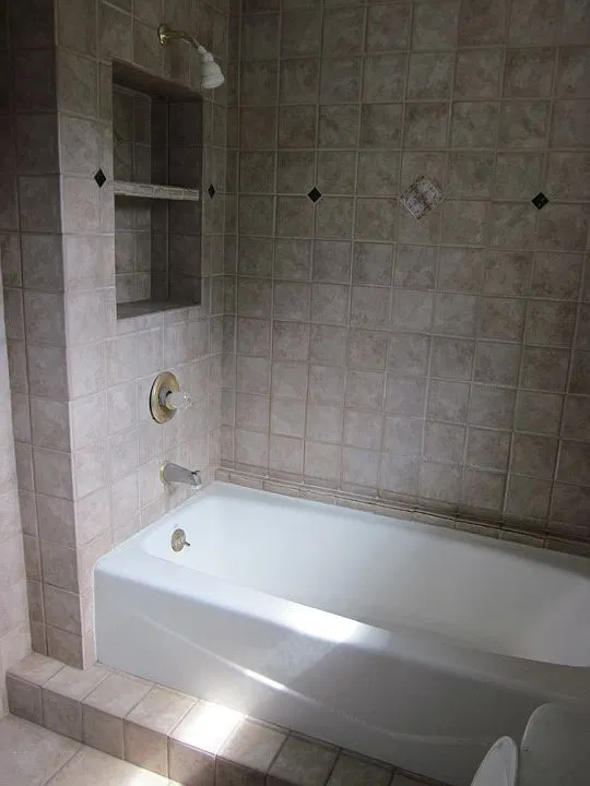 Great Two Bed/One Bath in Duckpond Area Close to Downtown! — Photo 4