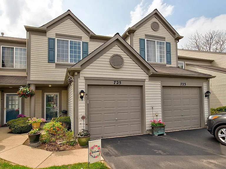 725 Blossom Ct — Photo 13
