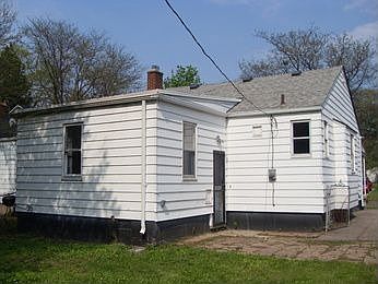 4th image of 18709 Grandville Ave