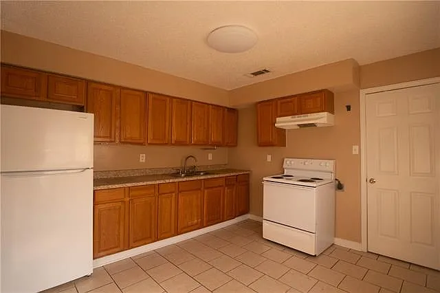 7700 Arcadia Ln — Photo 5