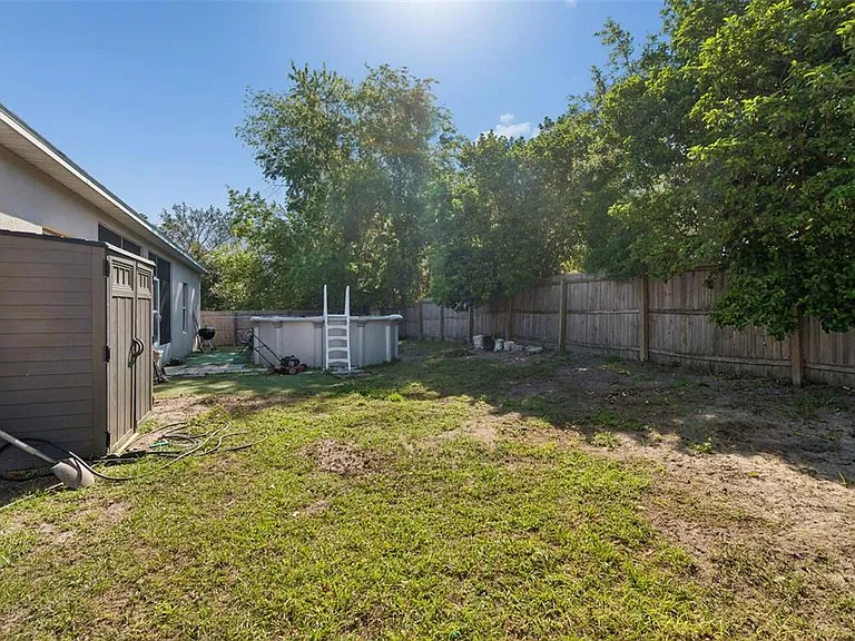 13046 Linden Dr — Photo 20