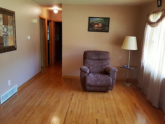 4th image of 303 W 9th St