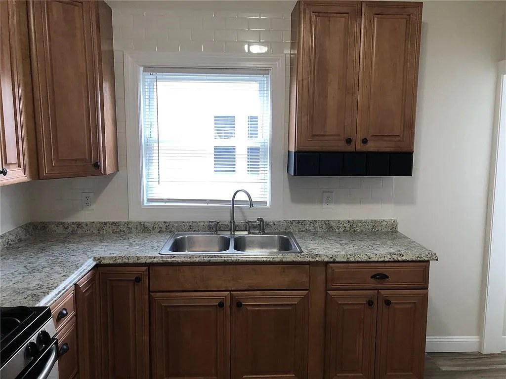 3 bed, 1401 sqft, $2,450 — Photo 3