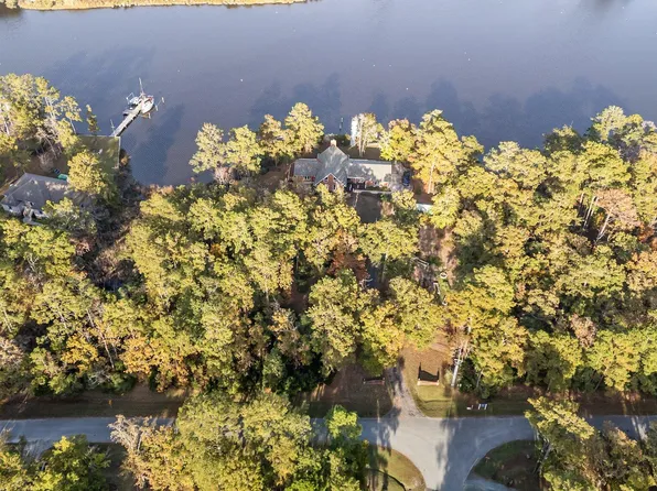 12 Spinnaker Point Road N, Oriental, NC 28571