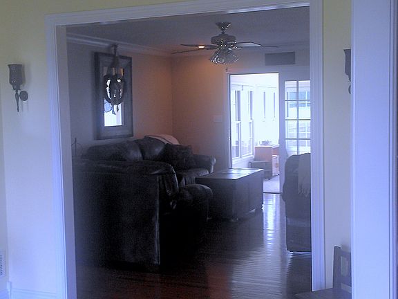 foyer/entry to livingroom