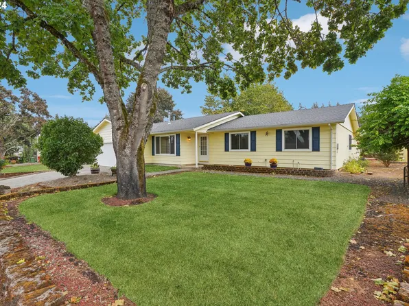 325 Hazel St, Silverton, OR 97381