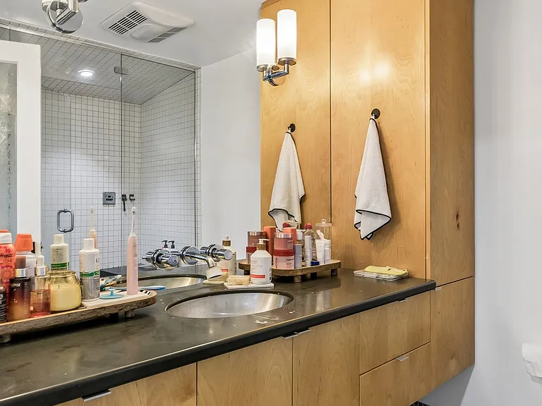 1130 Lombard St — Photo 21