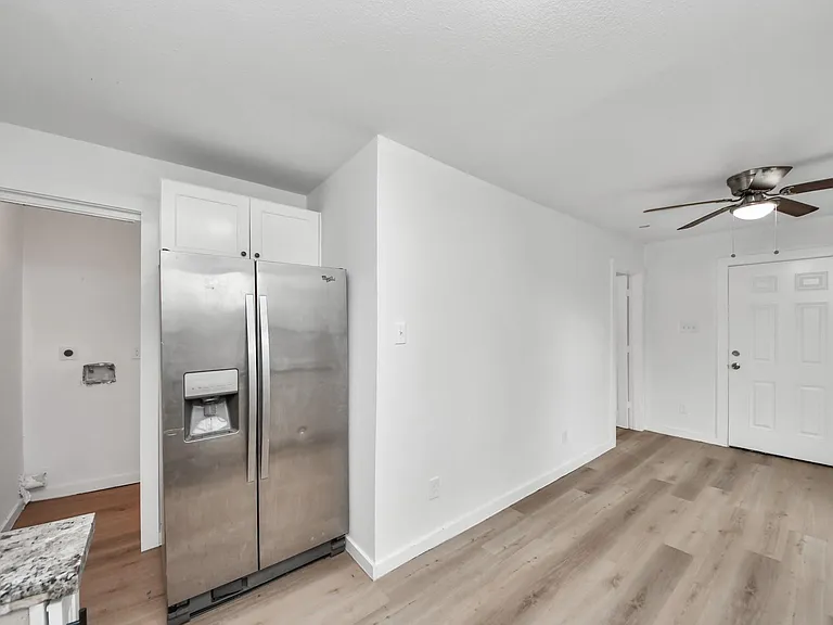 209 Owens St #A — Photo 9