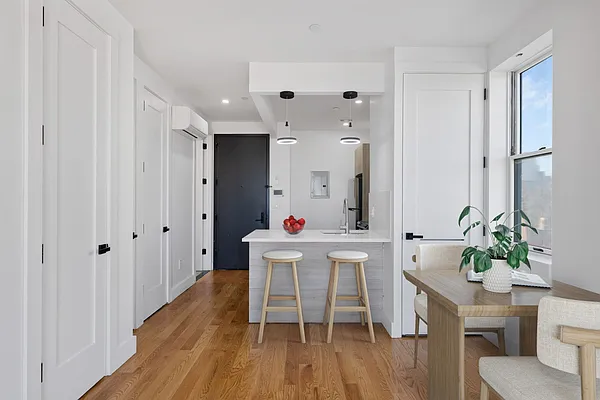 Rented by MNS | media 4