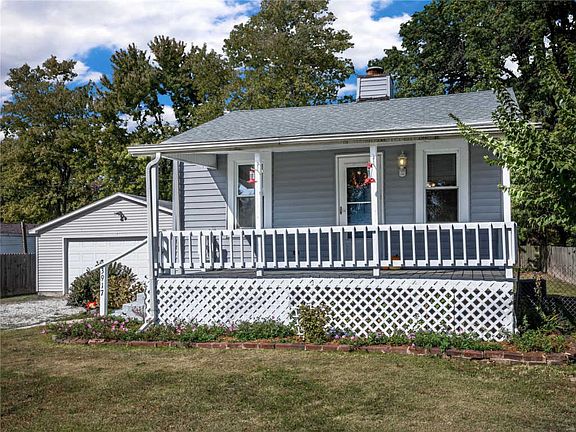 3rd image of 3917 Central Ln