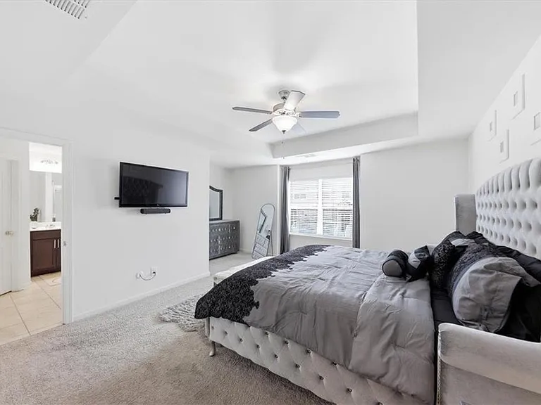 5527 Radford Loop — Photo 15