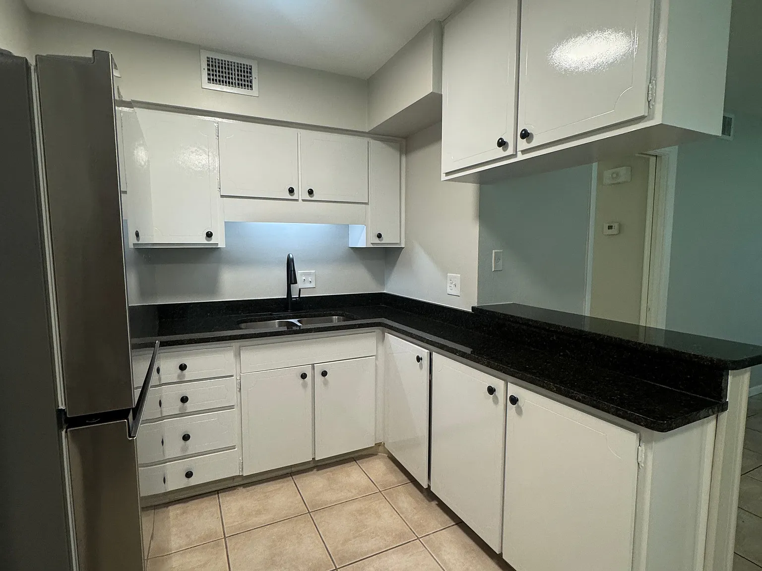1 bed, 1.0 bath, 600 sqft, $1,320 — Photo 2