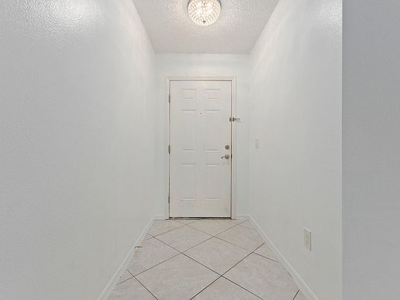 3rd image of 1611 SW Glacador Avenue