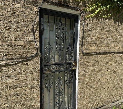 4th image of 658 E 87th Pl
