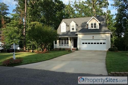 2nd image of 1901 Beachwood Dr