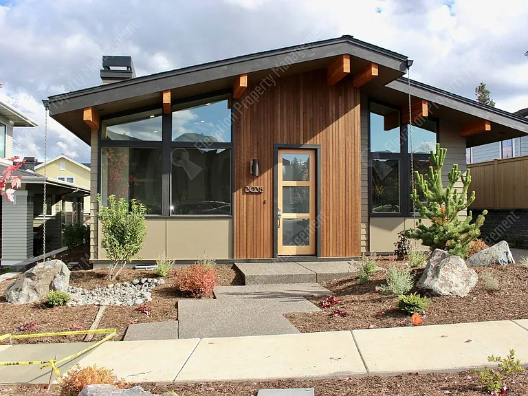 3038 NW Clearwater Dr — Photo 1