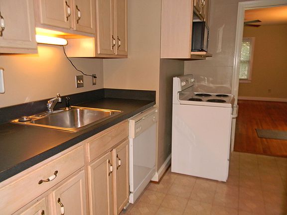 4th image of 2725 Robin Hood Dr