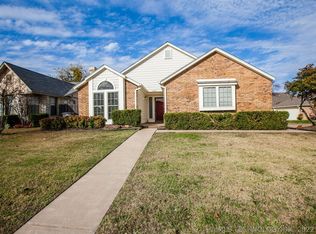 9015 E 64th St, Tulsa, OK 74133