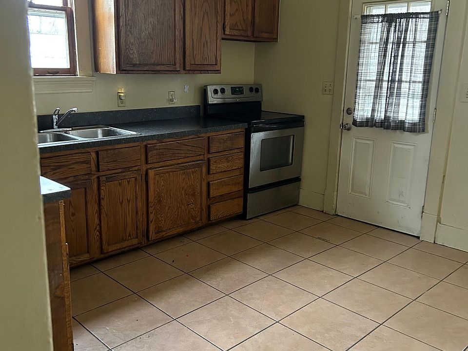 1st image of 223 W 29th St #223