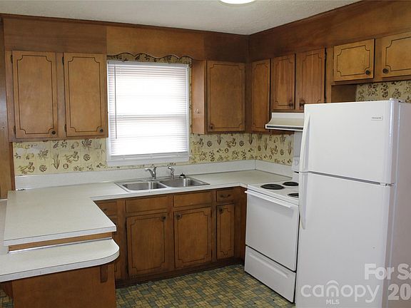 3rd image of 1156 Oak Forest Dr