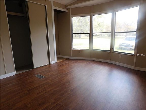 4th image of 3437 Oakwood Dr