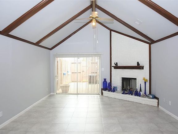 3rd image of 2921 Camelot Ln