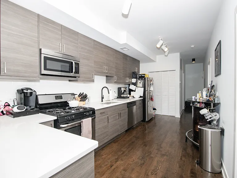 1418 W Blackhawk St #G — Photo 5