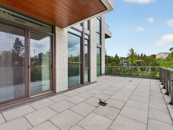 397 Royal Orchard Blvd #108, Markham, ON L3T 3E7