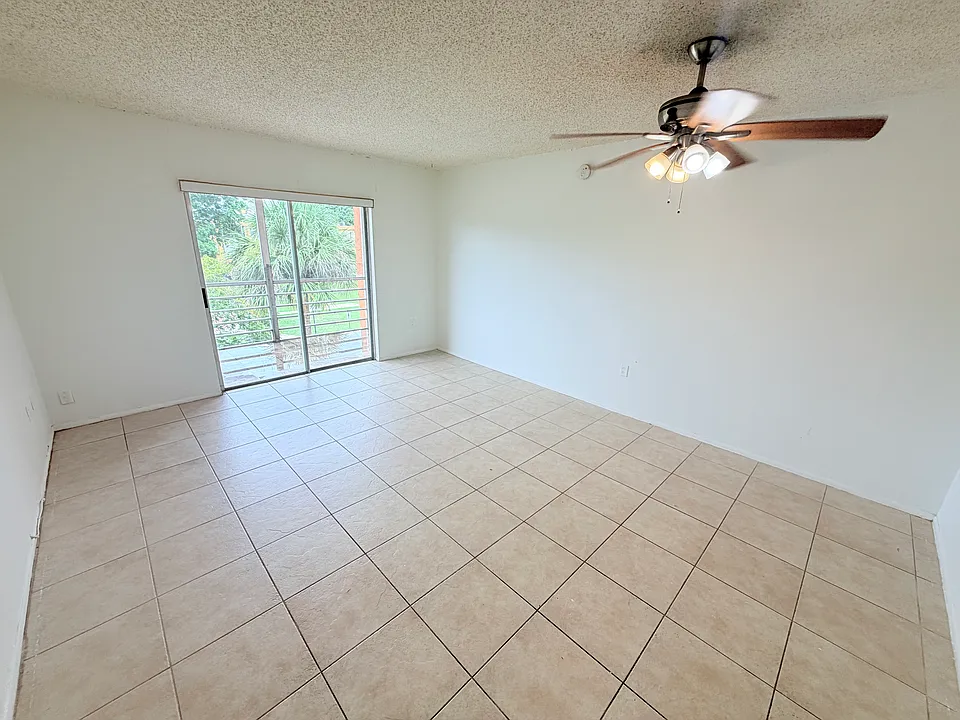 4304 NW 9th Ave #3-3B