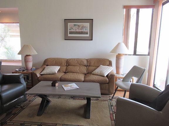 Living room - View 2