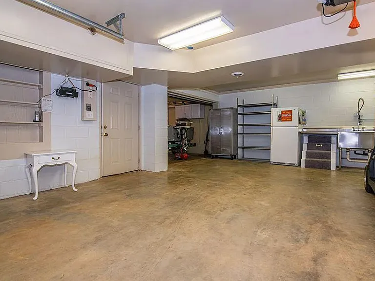 Beechwood Dr — Photo 21